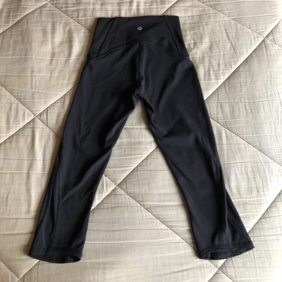 **SOLD**Lululemon capri leggings - Picture 3 of 6